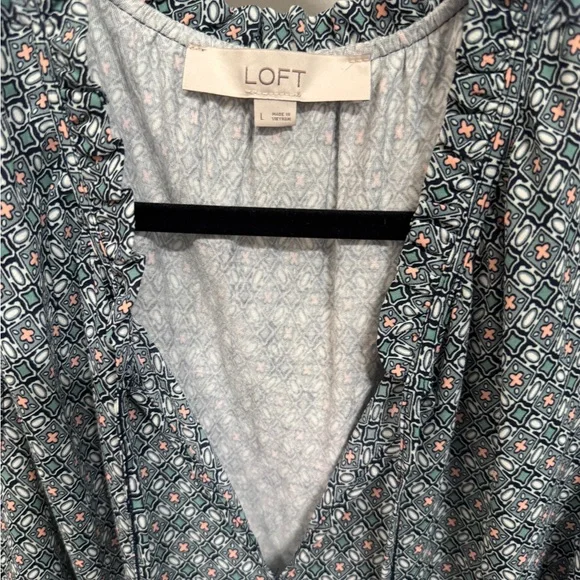LOFT Mixed Media Tie-Neck Shell V-Neck Blouse Geometric Print Size Large - Picture 5 of 11
